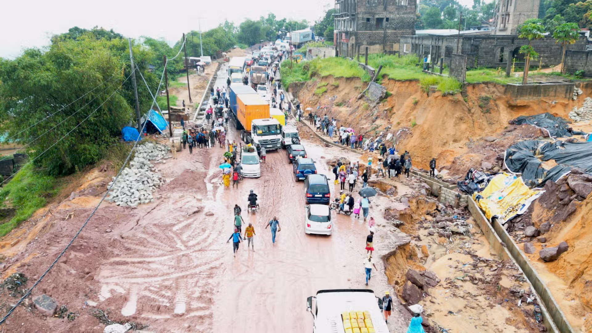 RN1 : les travaux reprennent entre Kinshasa et Kasangulu sous circulation alternée