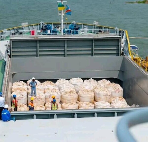 Tanganyika : le premier navire chargé de concentrés de lithium…