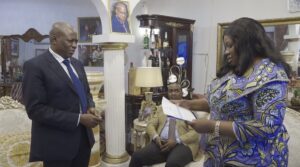 RDC : le gouvernement durcit le contrôle des…