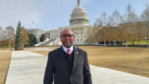 ANTOINE ROGER BOLAMBA : DU JOURNALISME CONGOLAIS À…