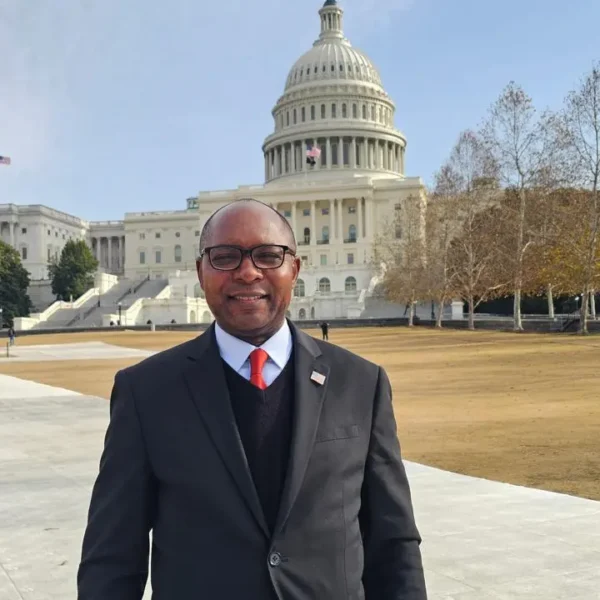 ANTOINE ROGER BOLAMBA : DU JOURNALISME CONGOLAIS À LA COMMUNICATION…