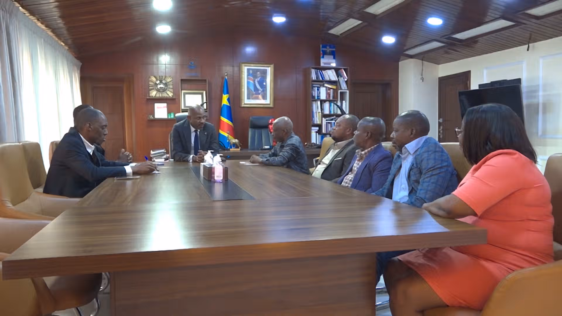 Presse écrite en RDC : Patrick Muyaya réaffirme l’engagement du Gouvernement à sauver le papier
