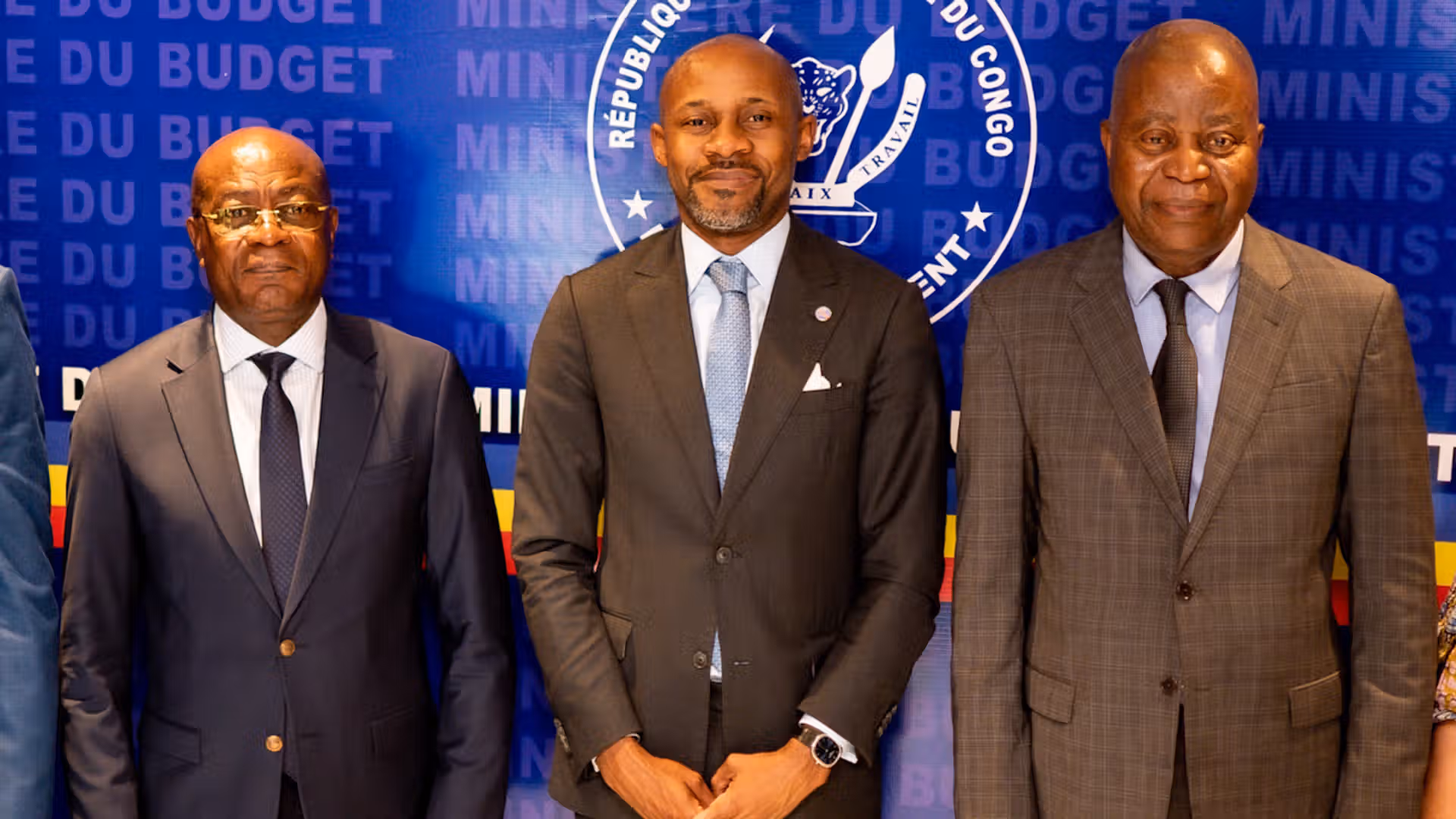 Budget 2027 : Patrick Muyaya défend les…